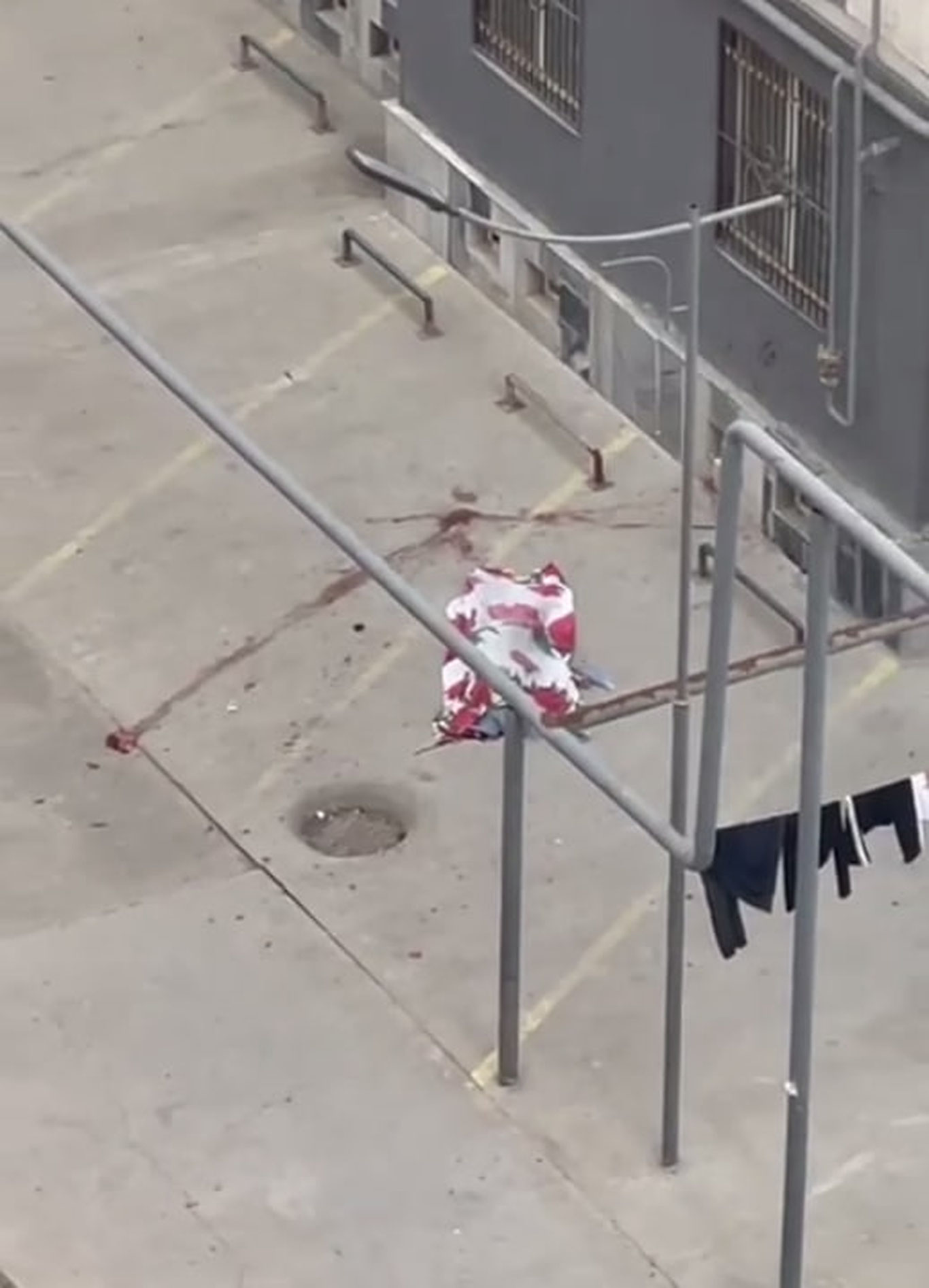 Термизда фуқаро ўзини тепадан ташлаб, жонига қасд қилди