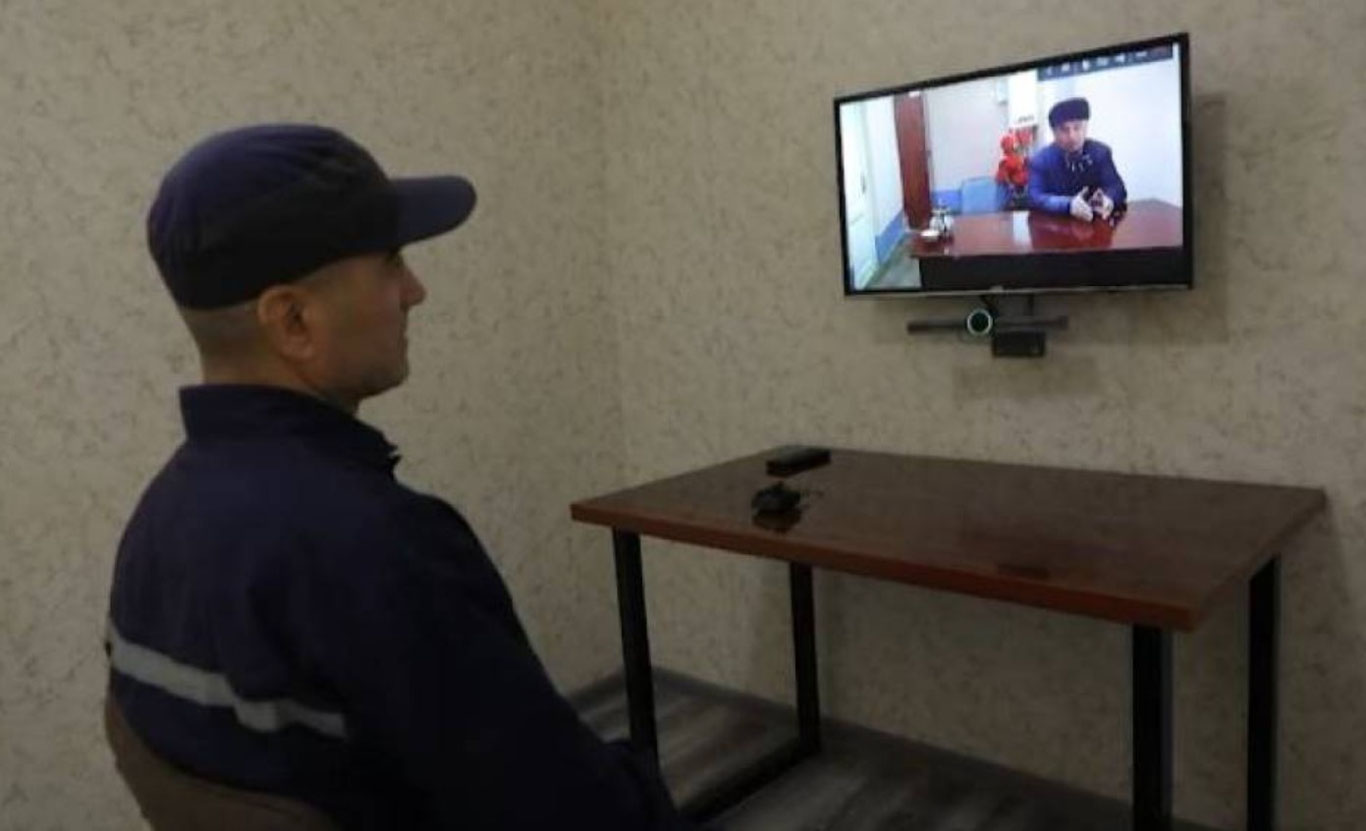 Маҳкумларга масофали видеоучрашувдан фойдаланиш ҳуқуқи берилади