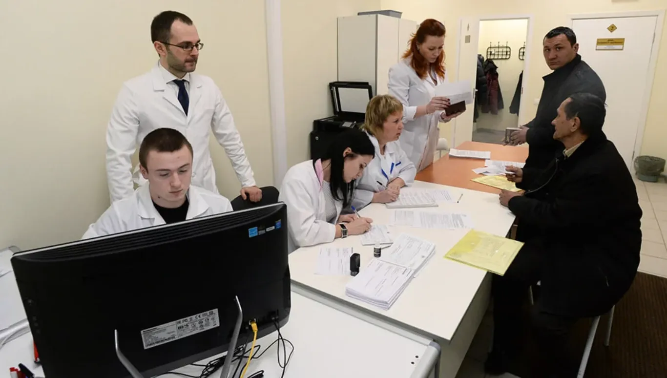 Россияда тиббий маълумотномаларни сохталаштирган мигрантларга қамоқ жазосини бериш таклиф қилинди