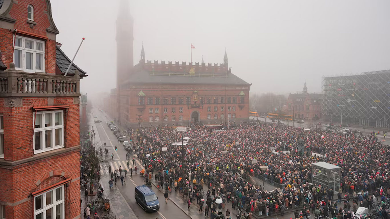 Данияда Трампнинг Гренландия бўйича баёнотларига қарши йирик намойиш ўтказилди