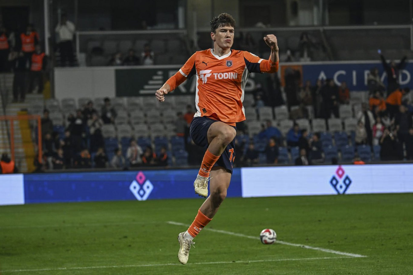 Туркия Суперлигаси: Шомуродов гол урган ўйинда "Башакшеҳир" яна ғалаба қозонди