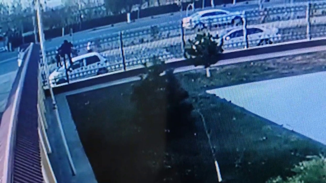 Наманганда алиментдан қарздор ота МИБ биносидан қочишга уринди