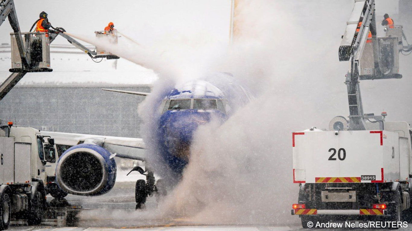 Қор бўрони сабаб АҚШда 428 мингдан ортиқ одам электр таъминотисиз қолди