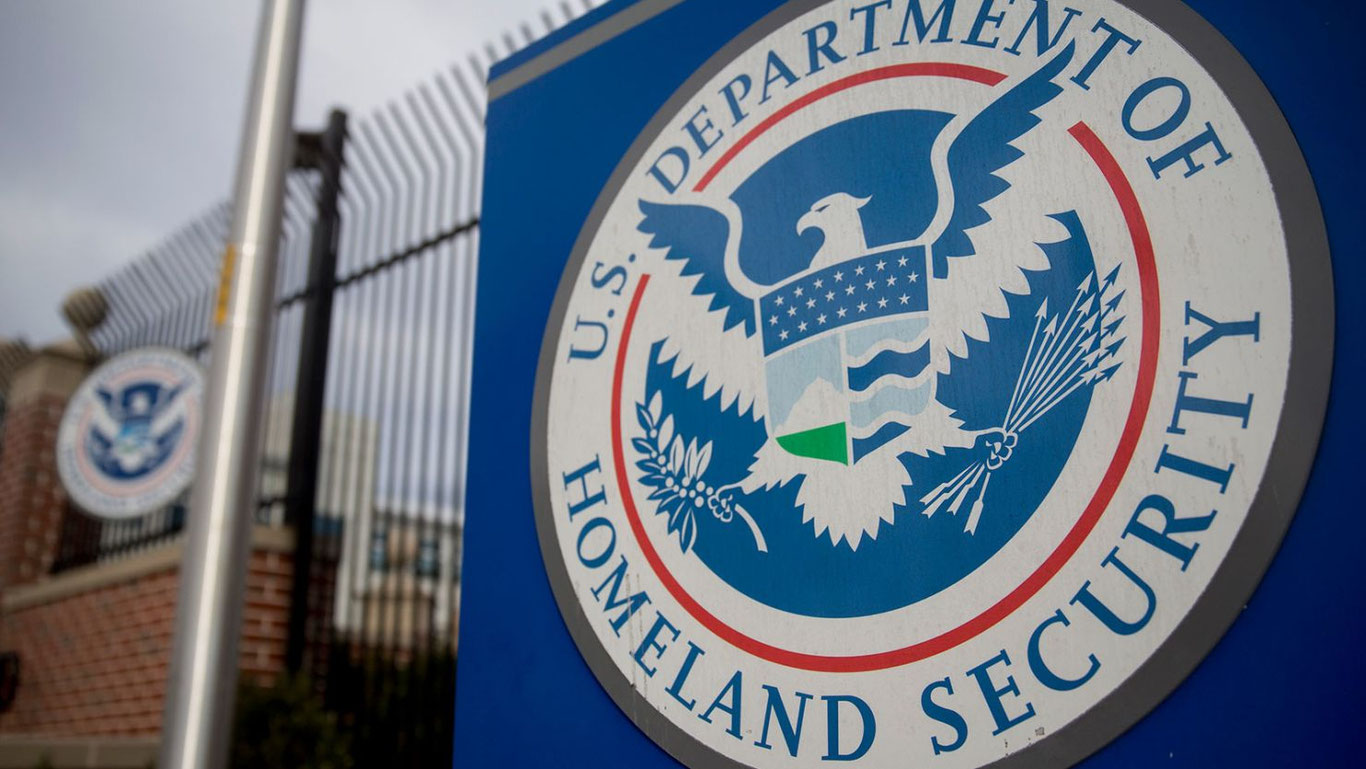 АҚШдаги депортация марказларида сақланаётган ўзбекистонликлар ватанга қайтишда ёрдам сўради