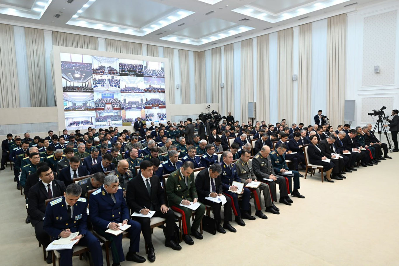 Бу йўналишда барча масалаларни ҳал қилиб берганман. Қани натижа? —Президент