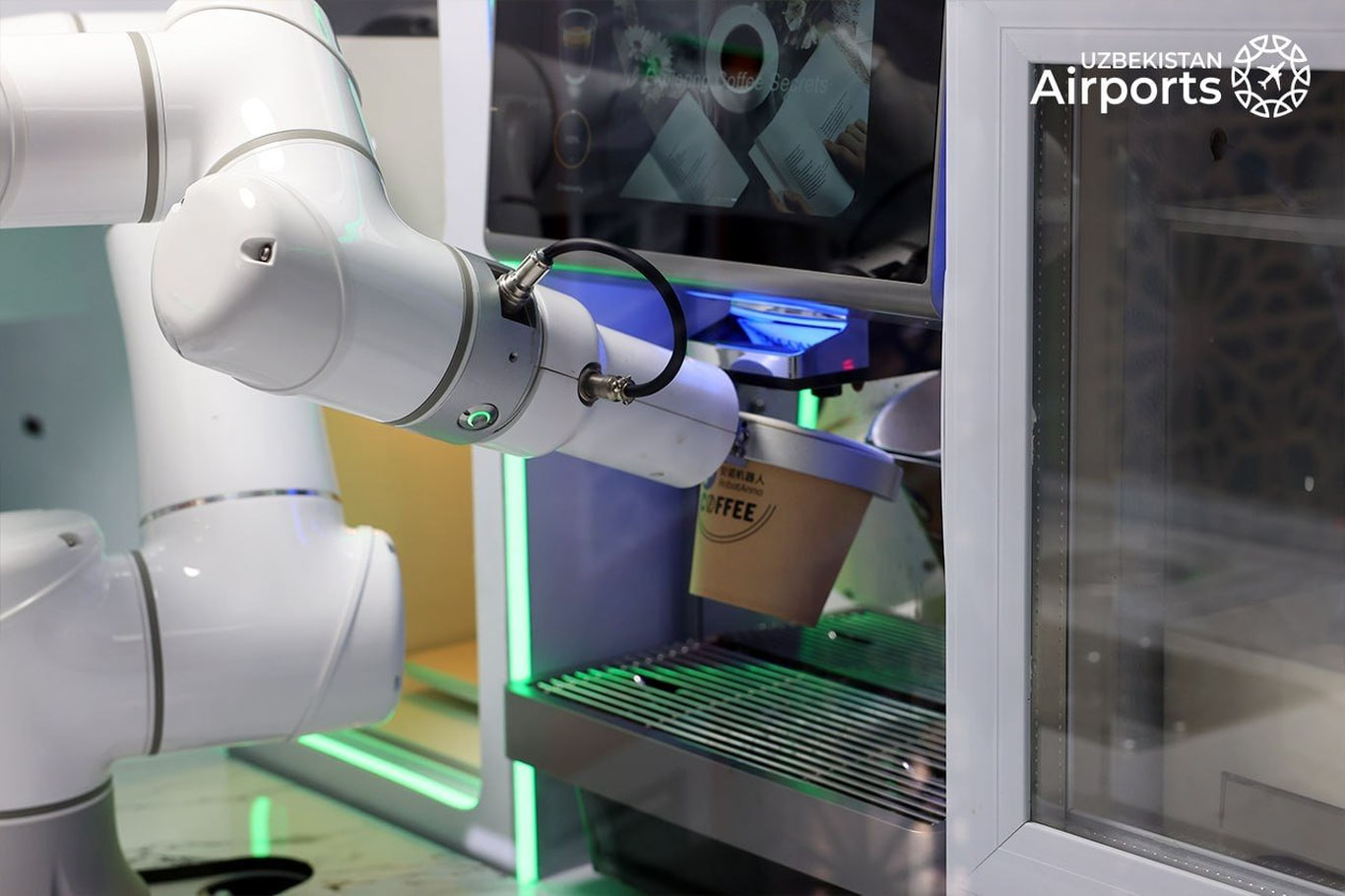 Тошкент аэропортида илк роботлаштирилган қаҳвахона иш бошлади