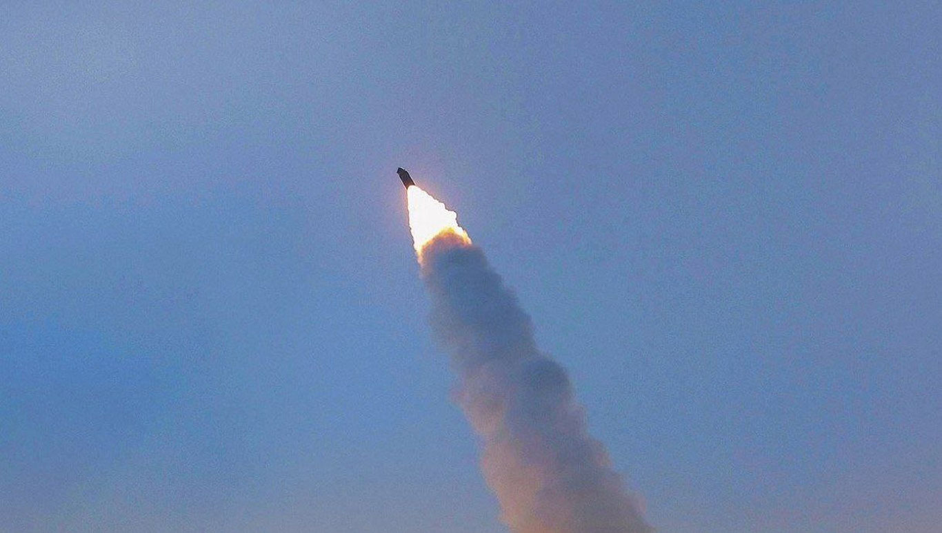 Shimoliy Koreya Yapon dengizi tomon ballistik raketalar uchirdi