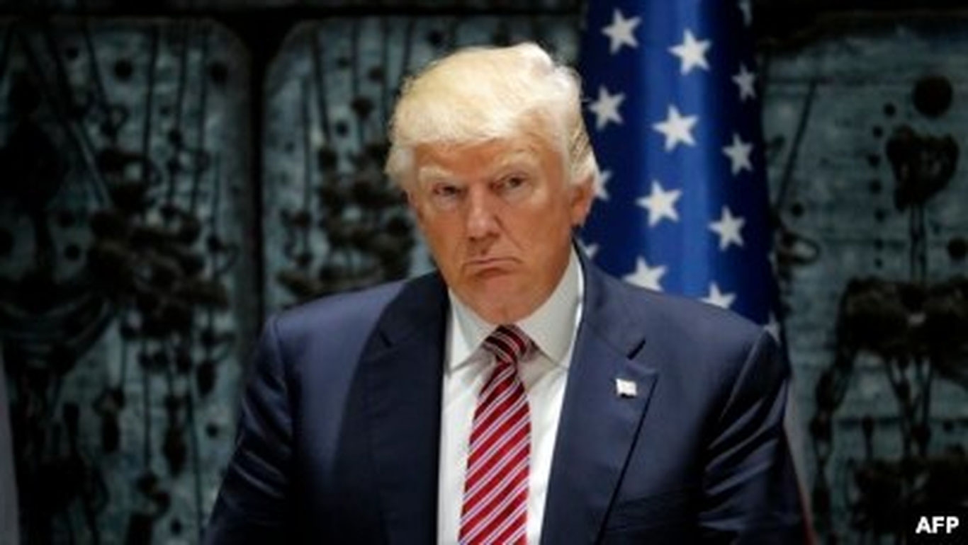 Tramp 75 mamlakat vizalarini to‘xtatgani uchun sudga berildi