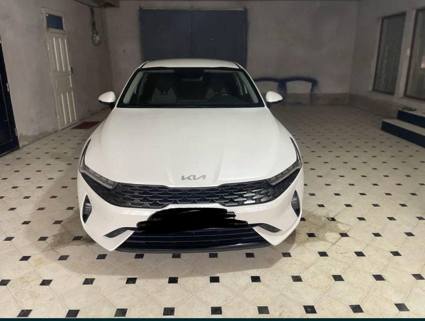 Toshkentda er-xotin o‘rtasida “KIA K5” ikkiga bo‘lindi