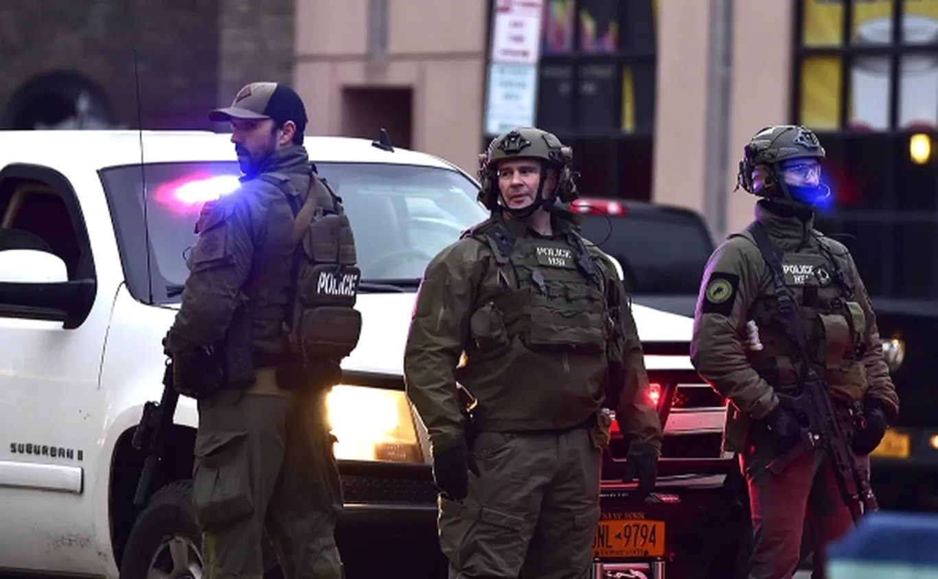 Канададаги мактабда юз берган отишма оқибатида 10 киши ҳалок бўлди