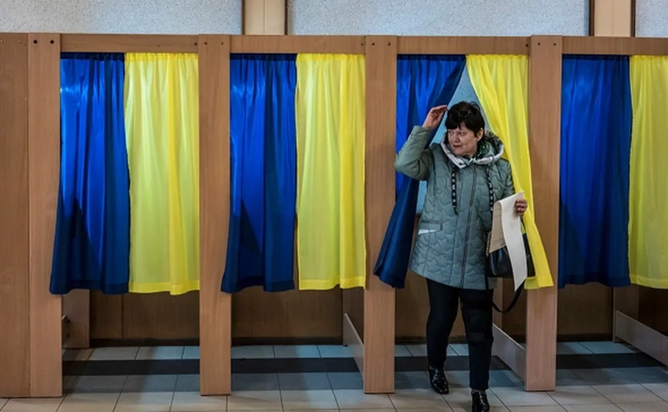Украина баҳорда сайлов ва референдум ўтказиши мумкин — Financial Times