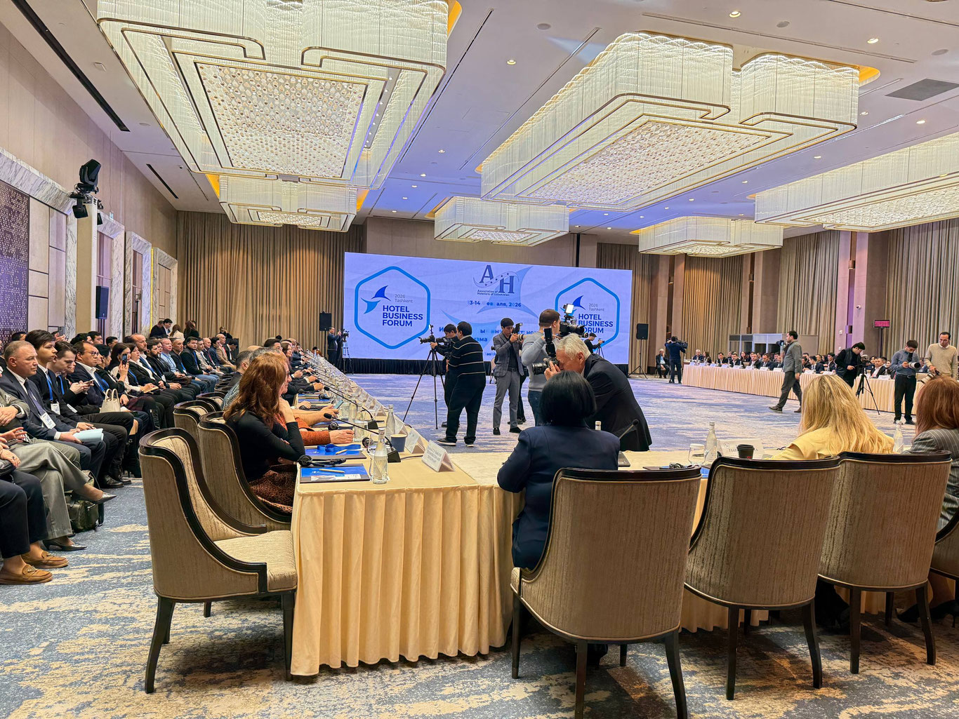 Sun'iy intellekt va global hamkorlik: VII Hotel Business Forum 2026 sohaning investitsion salohiyatini namoyon etdi