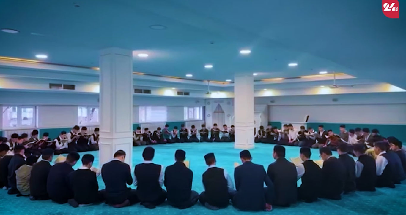 Qirg‘izistondagi madrasada Qamchibek Tashiyevning sog'lig'i uchun duo o'qildi