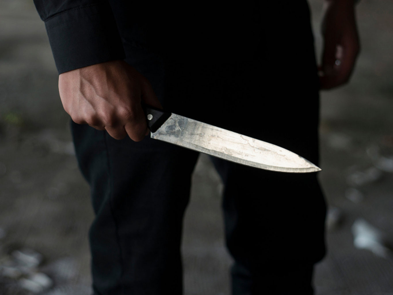 Фарғонада 9-синф ўқувчиси профилактика инспекторини пичоқлади