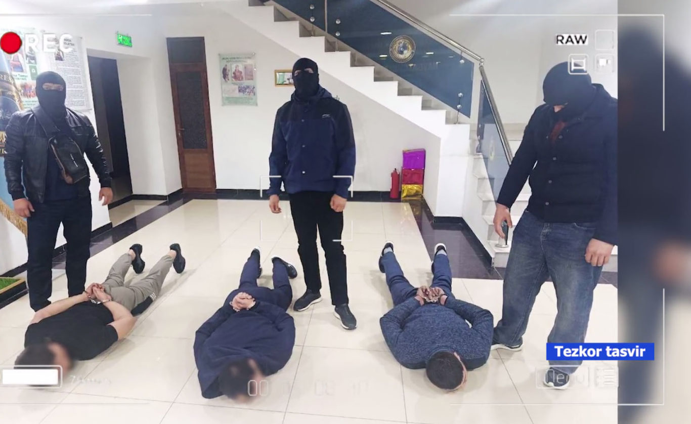 Жиззахда Cobalt ҳайдовчилари Hyundai автомобилини тўхтатиб, ичидаги тадбиркорларни калтаклади