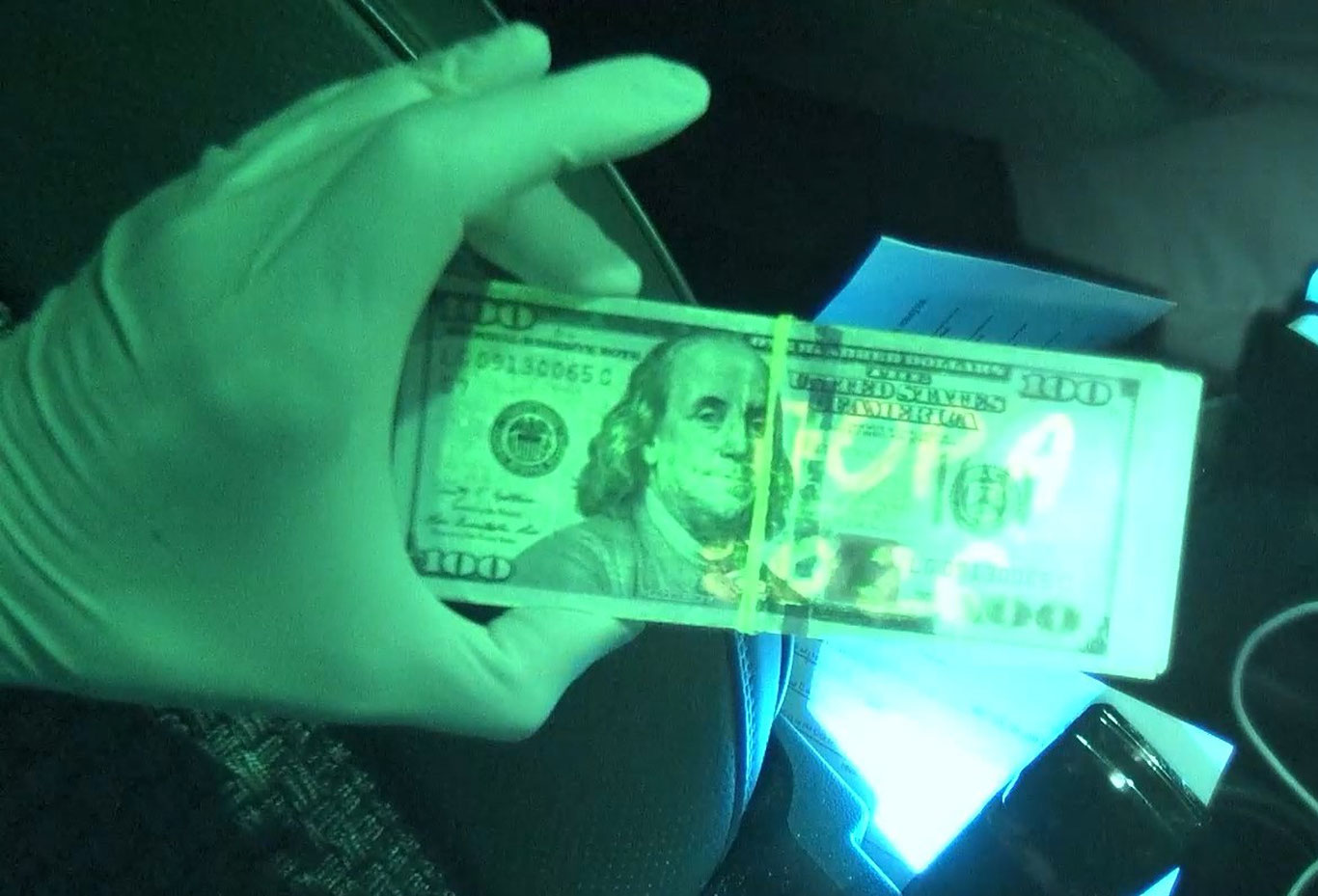 An employee of the Tashkent regional prosecutor's office was caught with a $9,000 bribe.