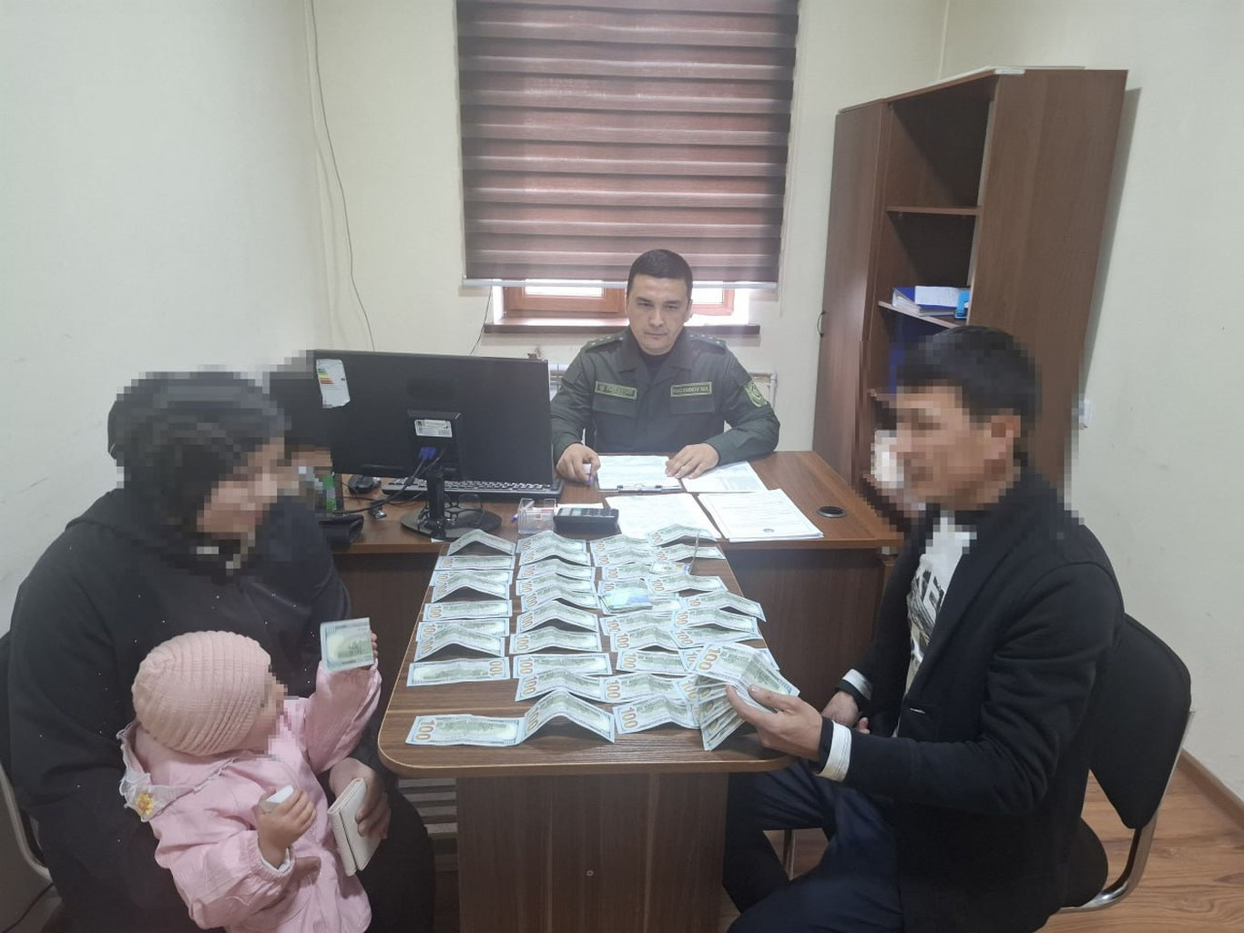In Fergana, a father pays 5 thousand dollars in alimony.