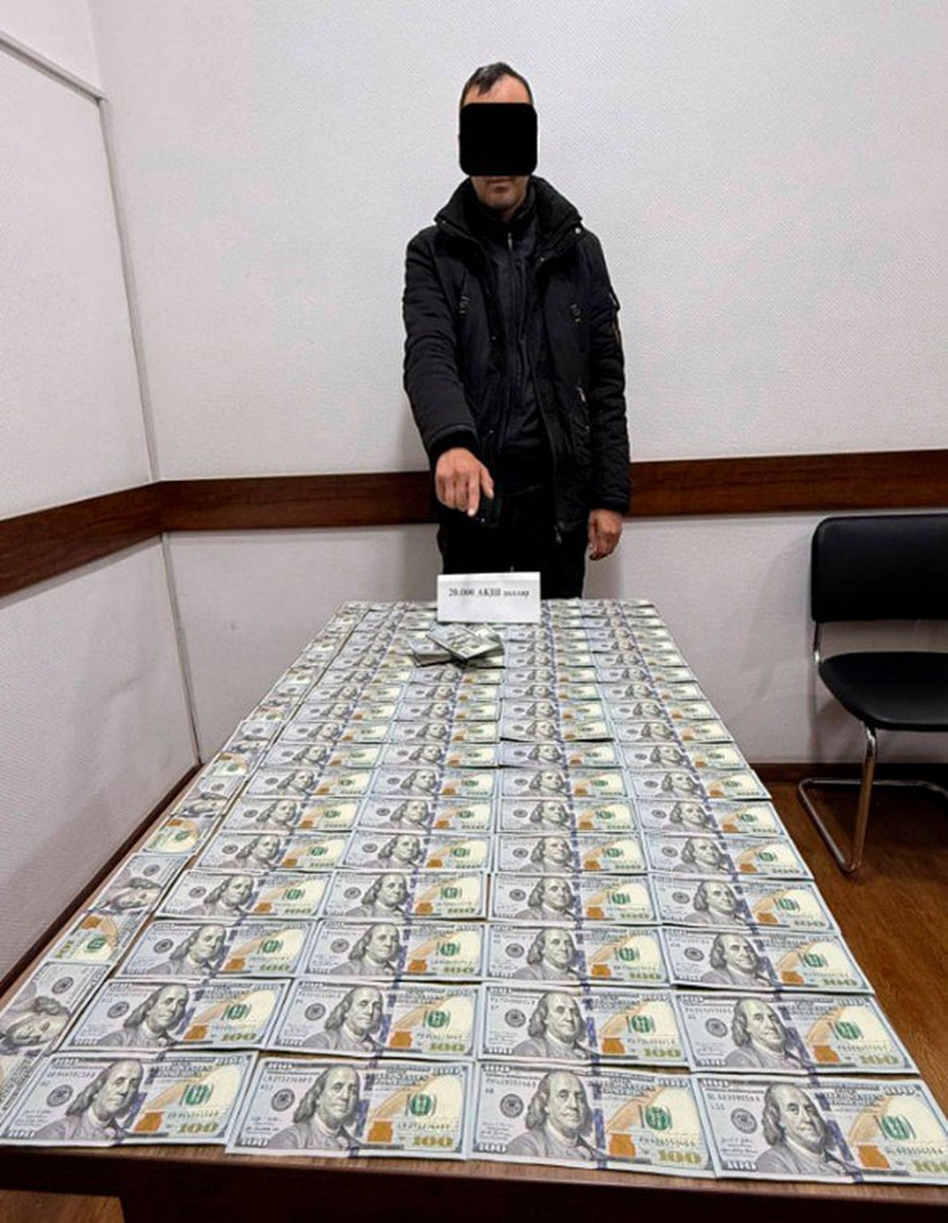 A taxpayer from Fergana was caught taking a bribe in Namangan.