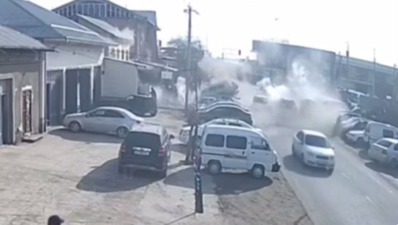 Қашқадарёда кўчада турган Damas портлаб кетди