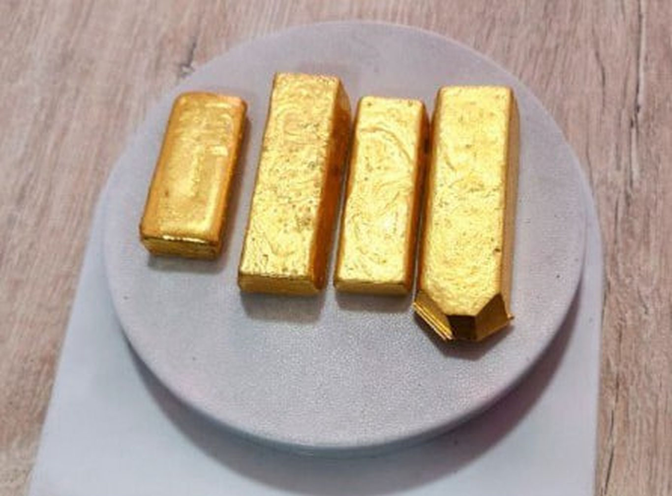 Қирғизистонга яширинча олиб кетилаётган 2,1 млрд сўмлик олтин қуймалар тўхтатиб қолинди