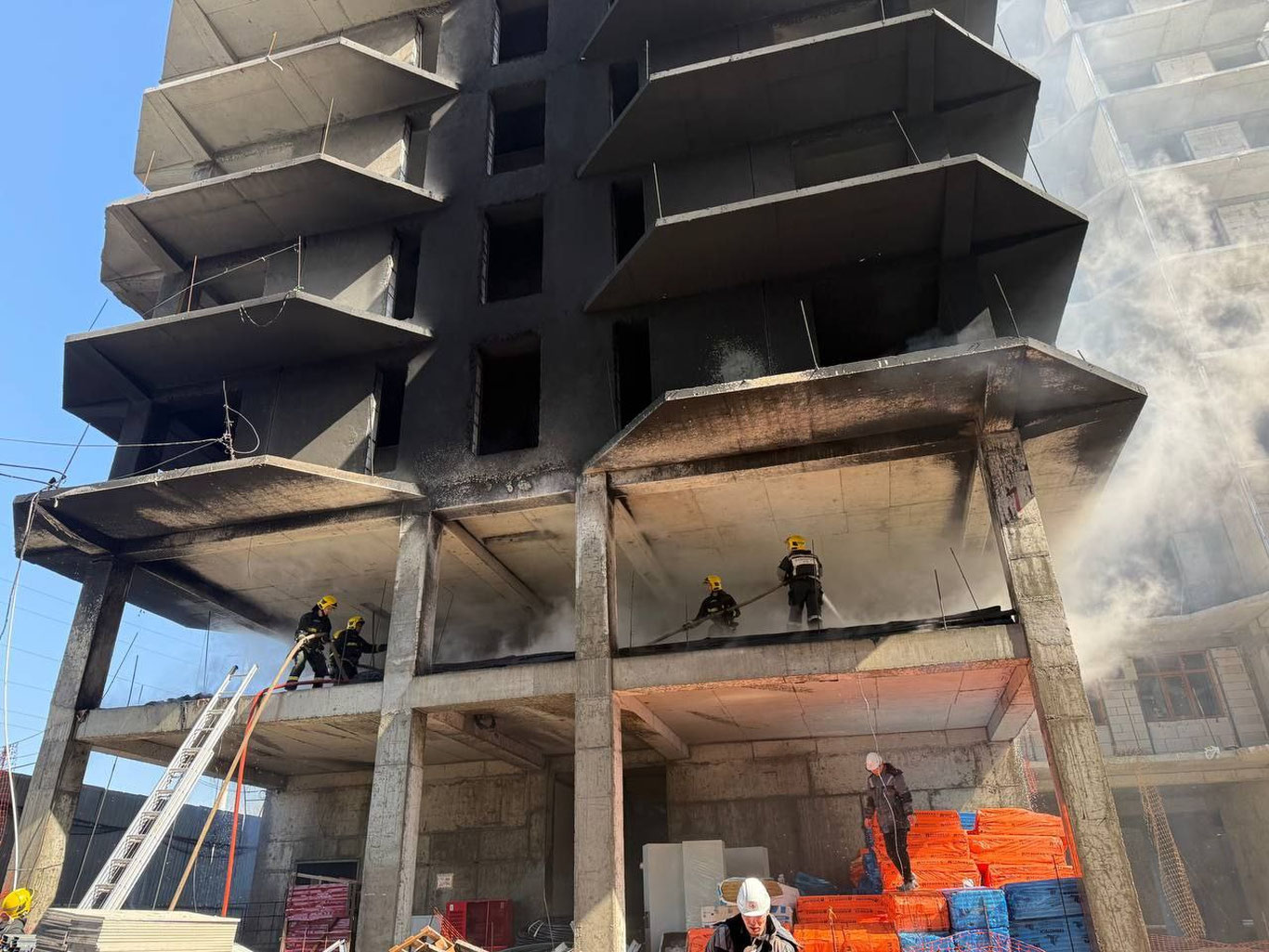 Юнусобод туманида янги қурилаётган турар жой биносида ёнғин содир бўлди