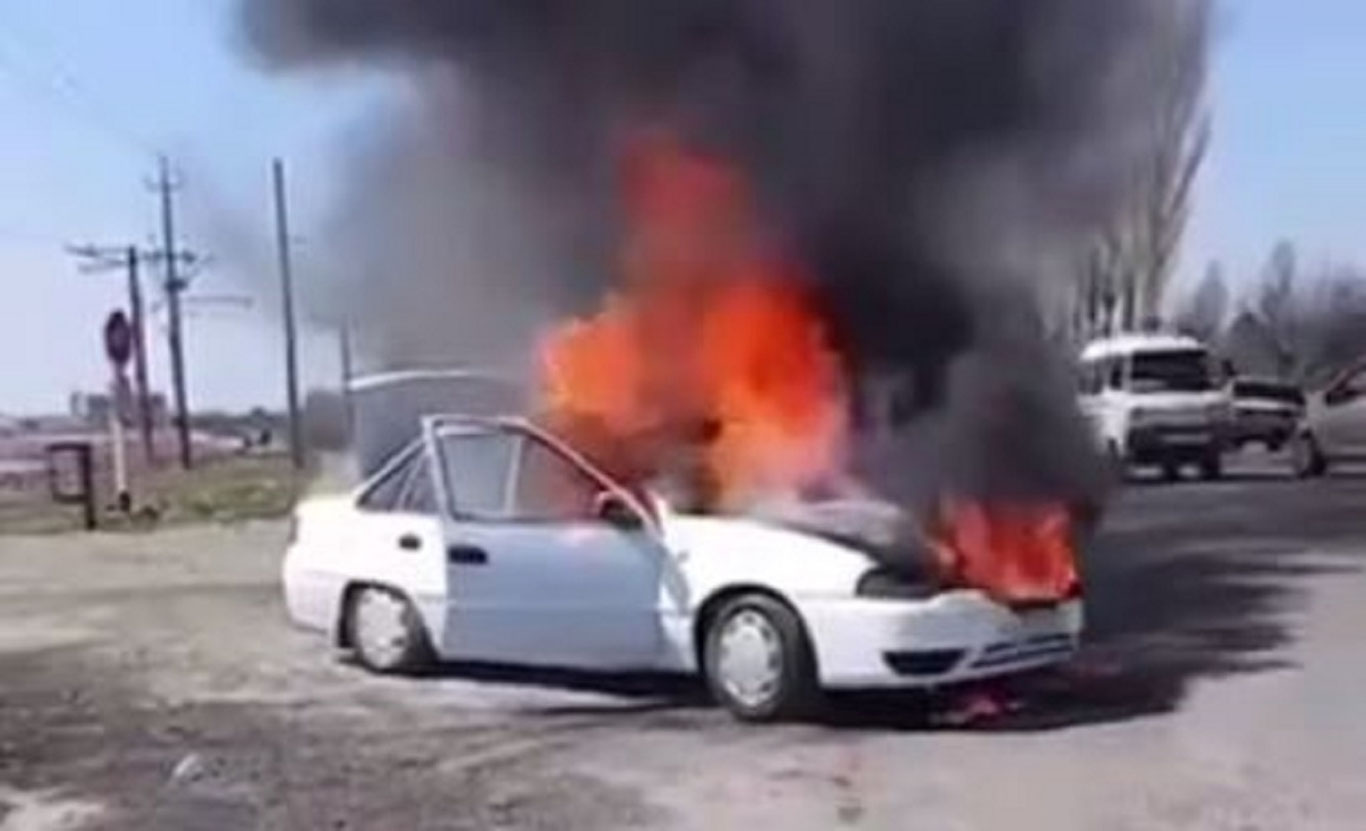 Тошкент вилоятида Nexia-2 автомобили ёниб кетди