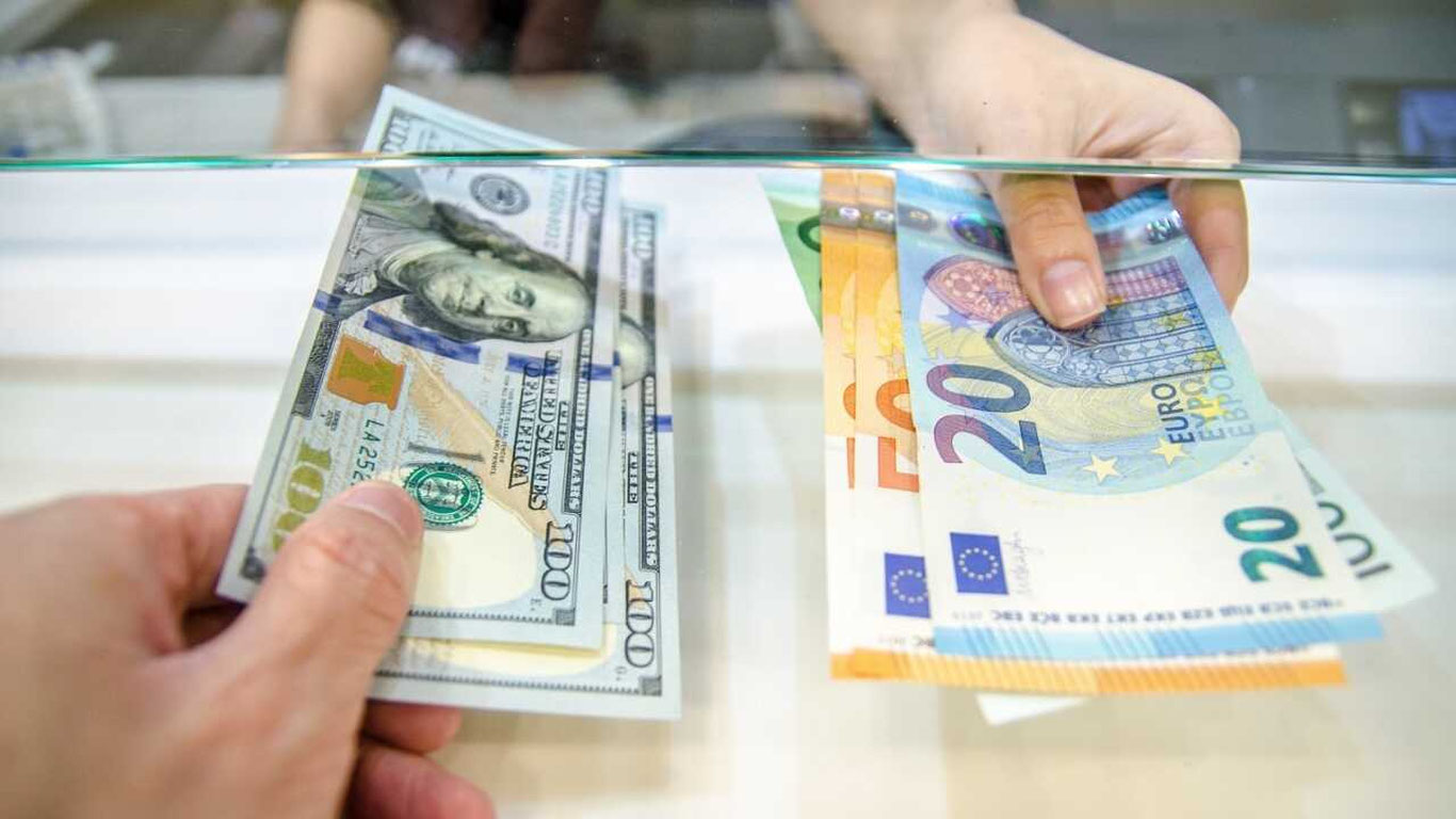 Aholi 2025-yilda xorijiy valyutaning 41 foizini onlayn tarzda ayirboshlagan — Markaziy bank