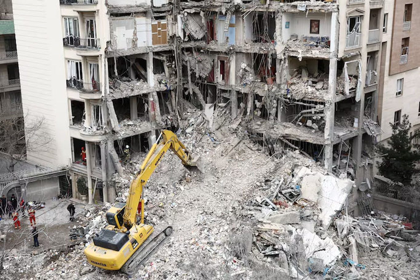 AQSh Eronga zarbalarni davom ettiradi, sulh faqat energetika obyektlariga taalluqli — Semafor