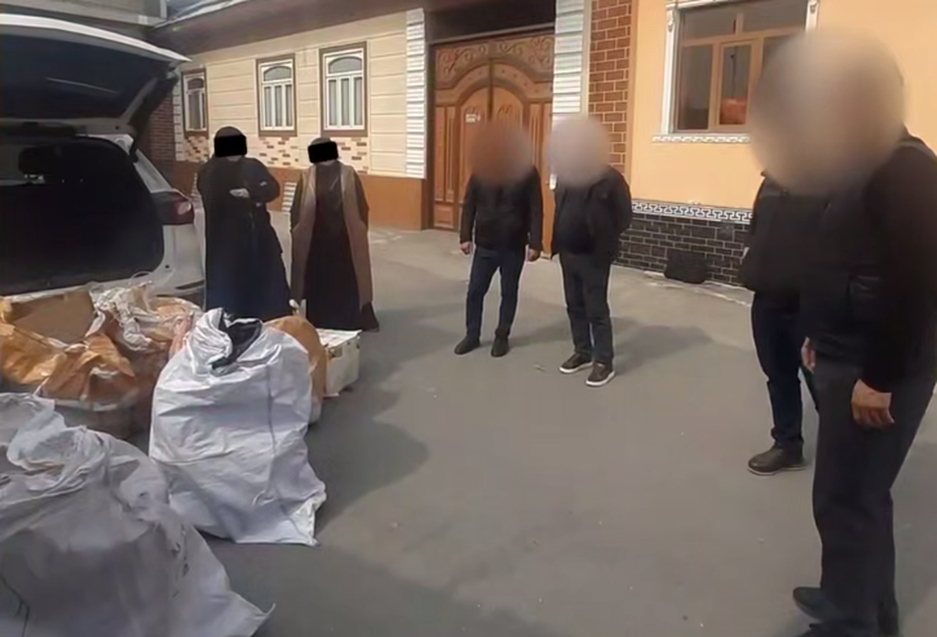 Наманганда қарийб 3 минг дона ноқонуний олиб кирилган биологик фаол қўшимчалар фош этилди