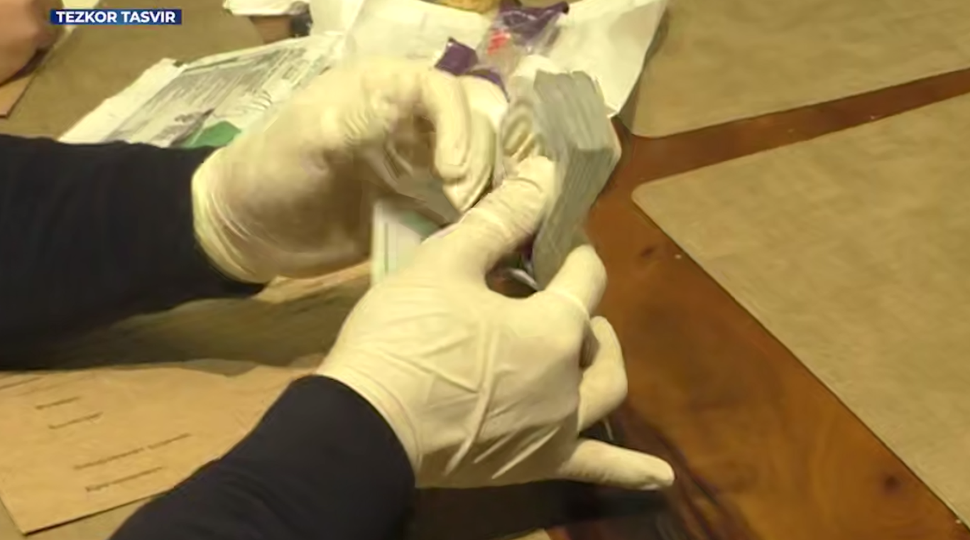 A bank expert was caught taking a bribe in Tashkent.