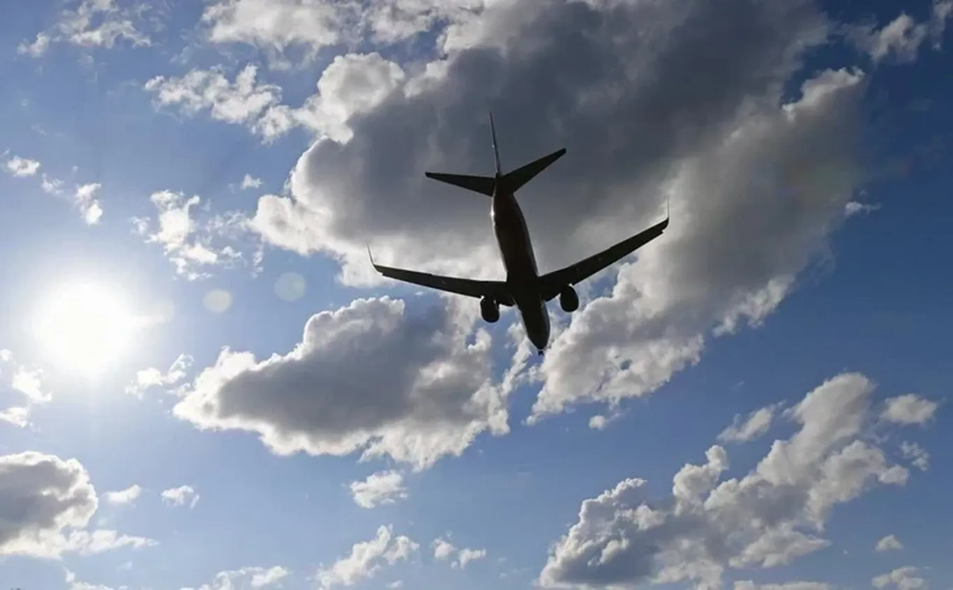 Эрон ҳаво ҳудуди 12 апрелгача ёпиқ қолишини режалаштирмоқда