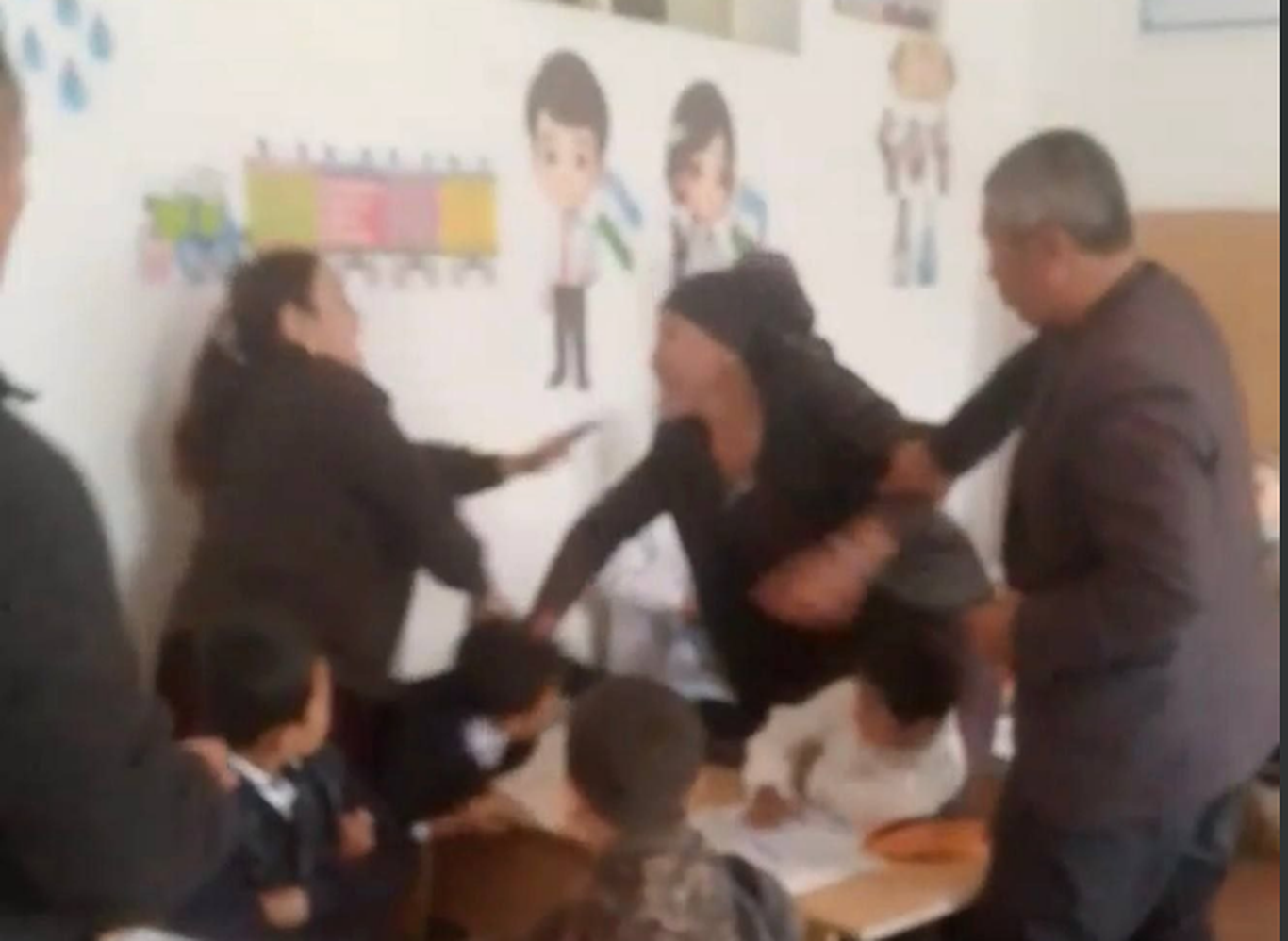 Самарқанддаги мактабда аёл 1-синф ўқувчисига ҳужум қилди