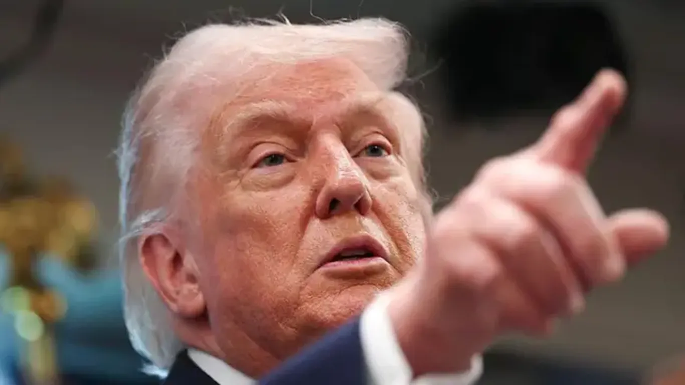 Трамп Эронни Ҳормуз бўғозида тўлов ундиришдан воз кечишга чақирди