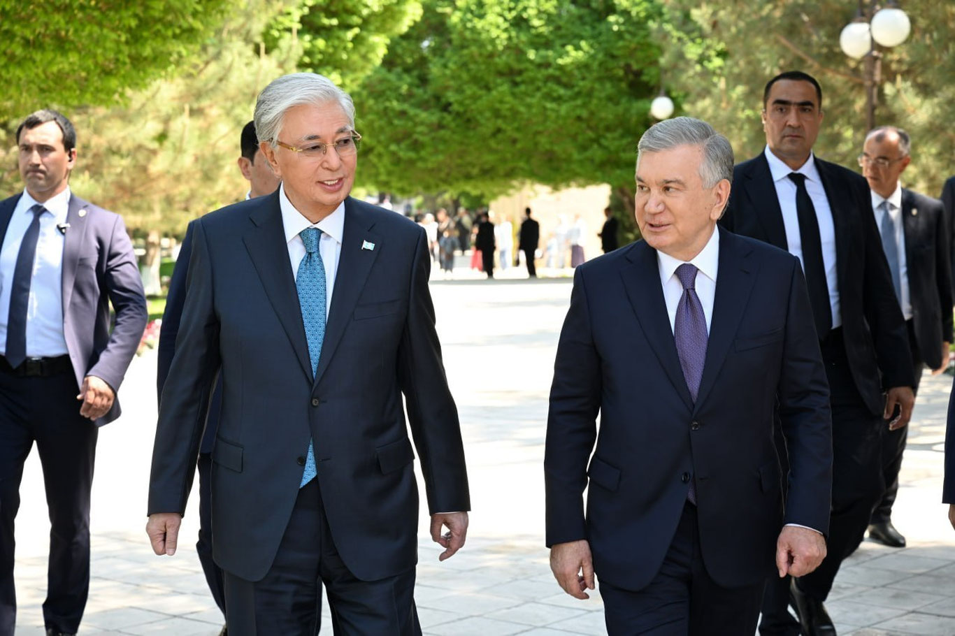 O‘zbekiston va Qozog‘iston Prezidentlari Bahouddin Naqshband maqbarasini ziyorat qildi