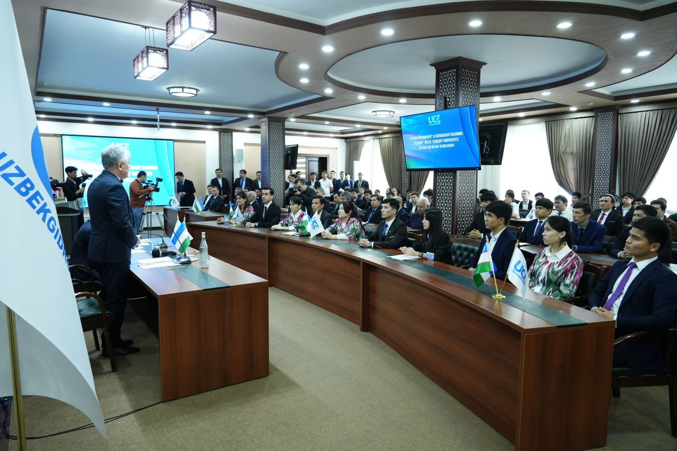 “Ўзбекгидроэнерго” АЖ Бошқарув раиси ТИҚХММИ талабалари билан очиқ мулоқот ўтказди