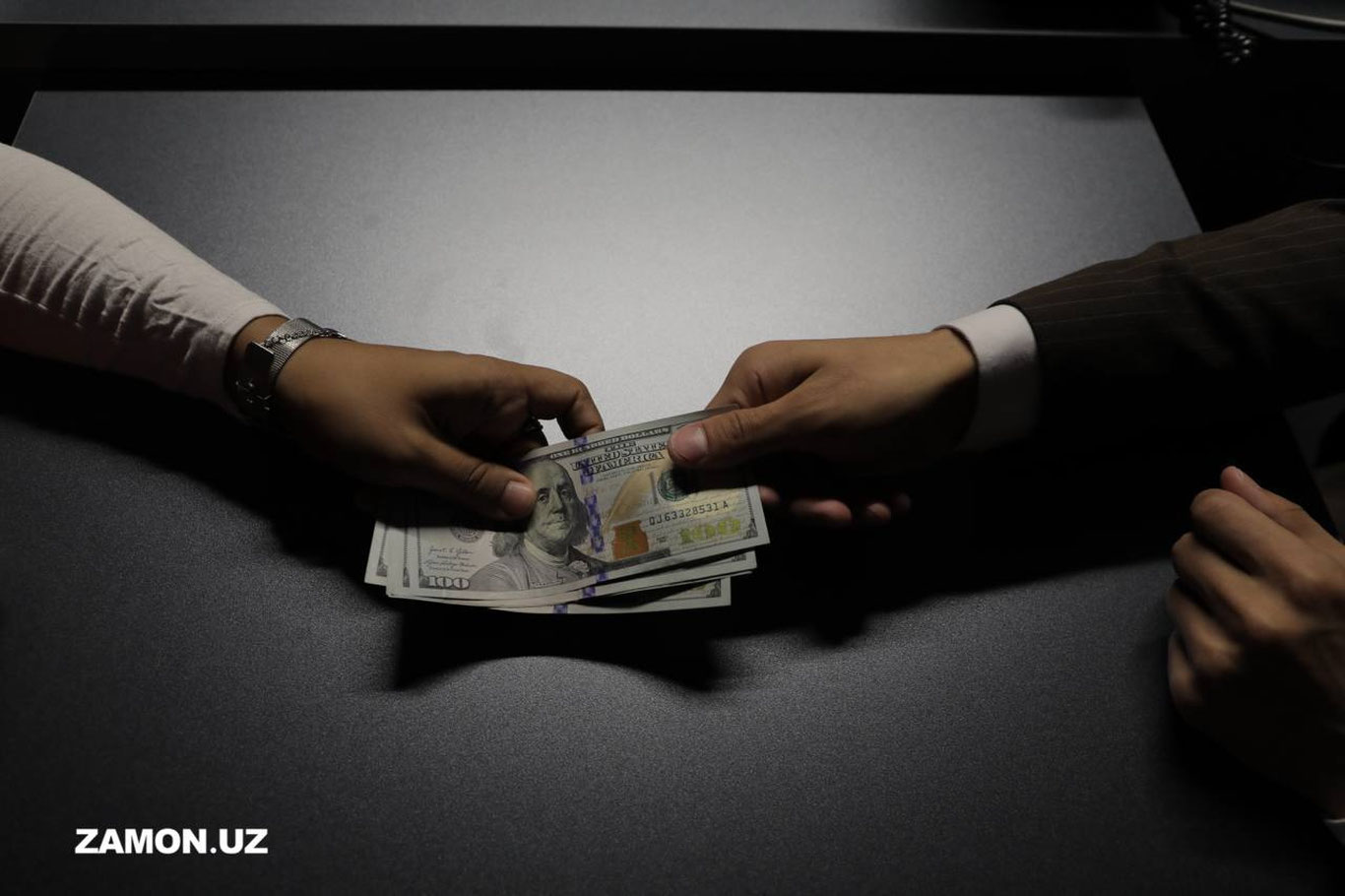 Sirdaryoda sudya va bank xodimi 7500 AQSh dollar pora bilan qo‘lga tushdi