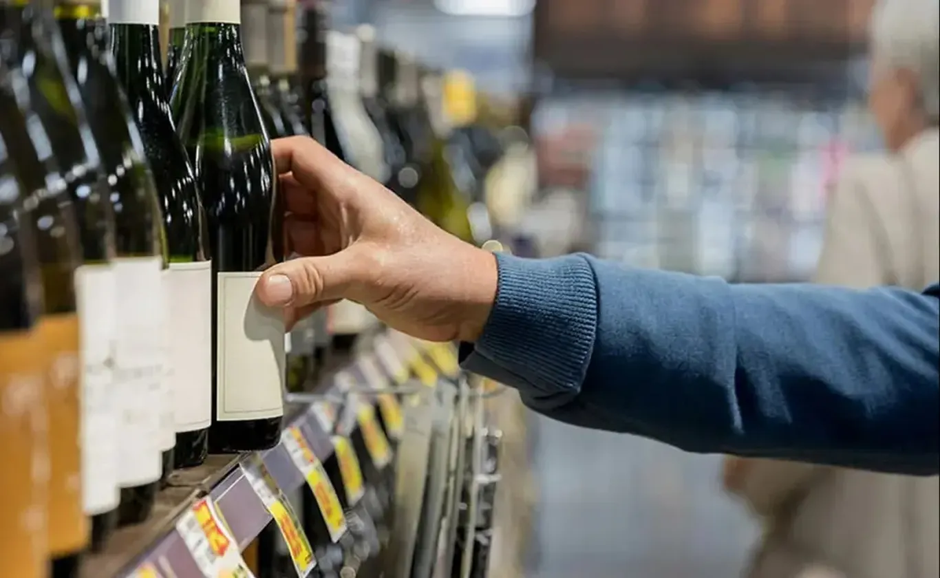 O‘zbekistonda alkogol mahsulotlari yana naqd pulda sotiladi