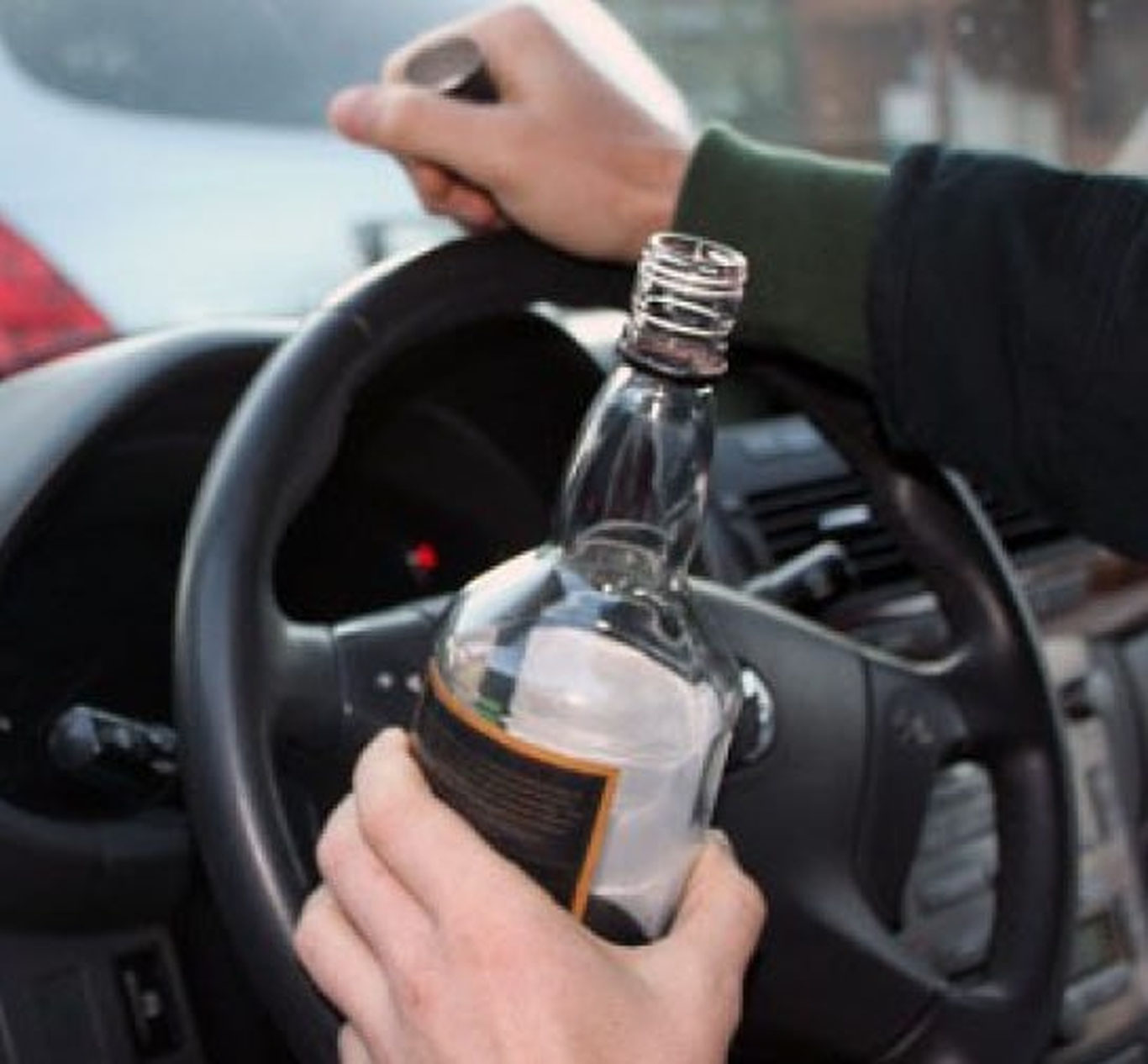 Фарғонада эркак тўйда ароқ ичиб, правасидан айрилди