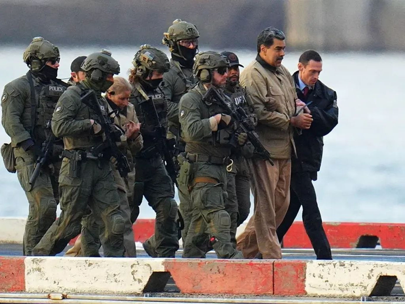 Мадурони қўлга олиш операциясида иштирок этган АҚШ офицери ҳибсга олинди