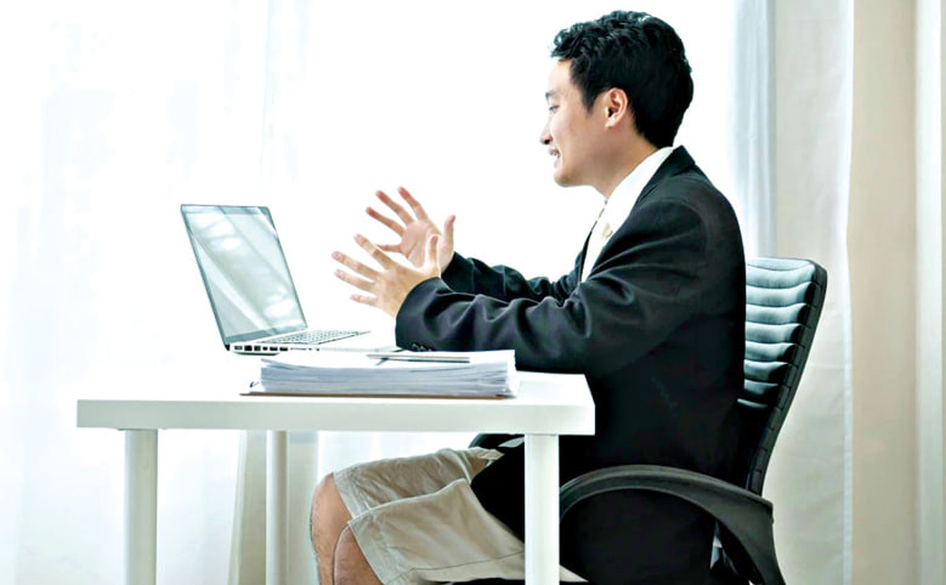 Yaponiyada davlat xizmatchilariga “shortik” kiyishga ruxsat berildi