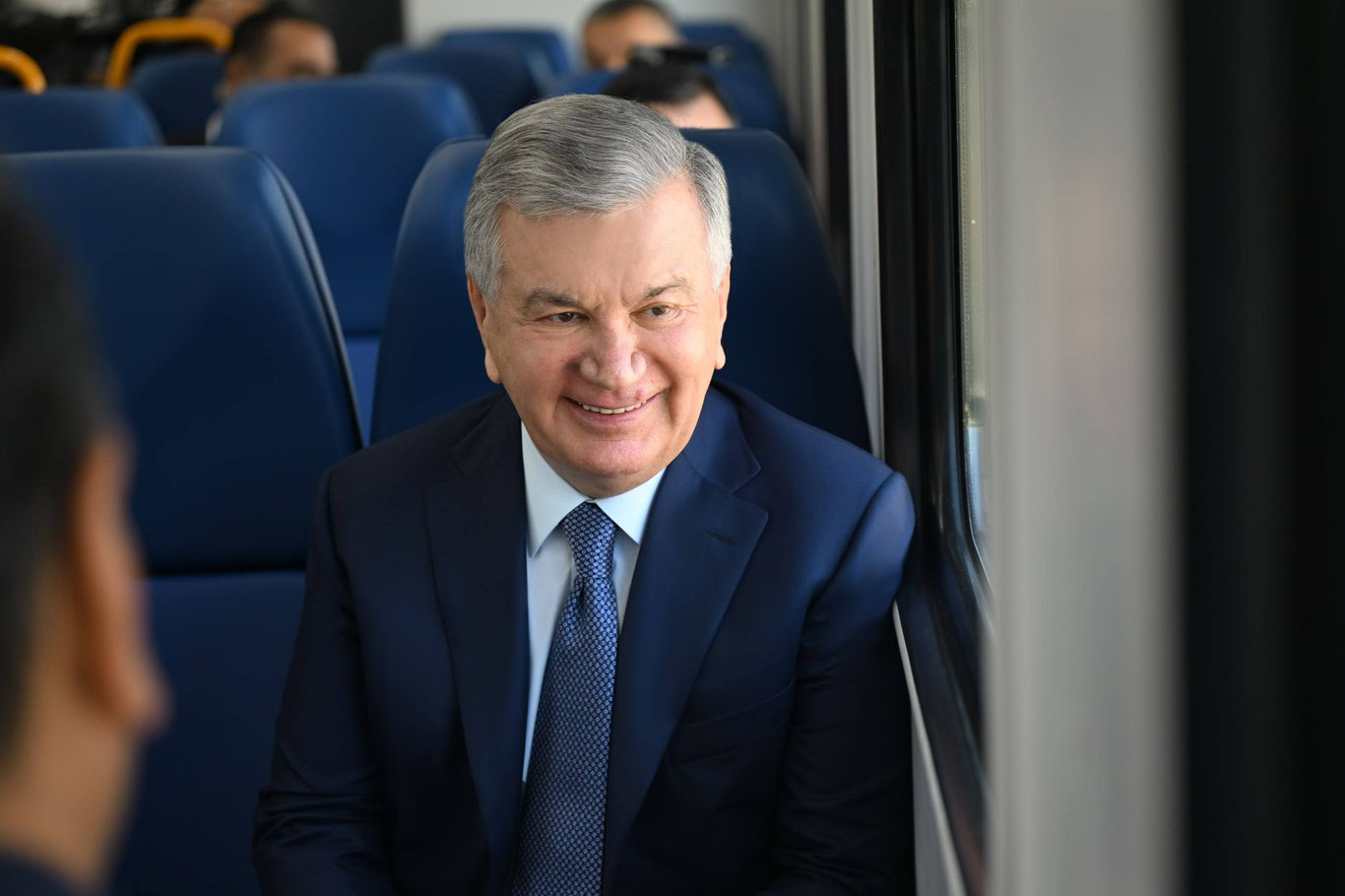 Президент Шавкат Мирзиёев янги электропоездда Қўқондан Марғилонга борди
