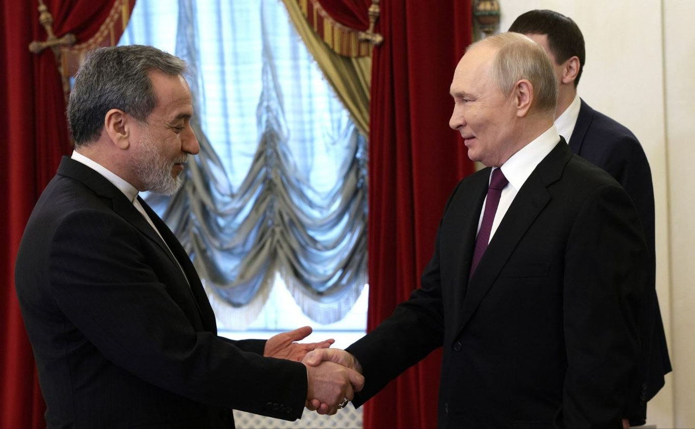 Владимир Путин Эрон ТИВ раҳбари Аббос Ароқчи билан учрашув ўтказди