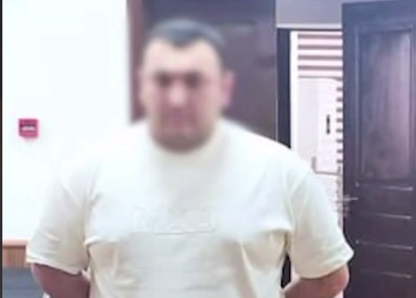 “Навоий” чегара божхона постида зўравонлик қилган шахс 10 суткага қамалди