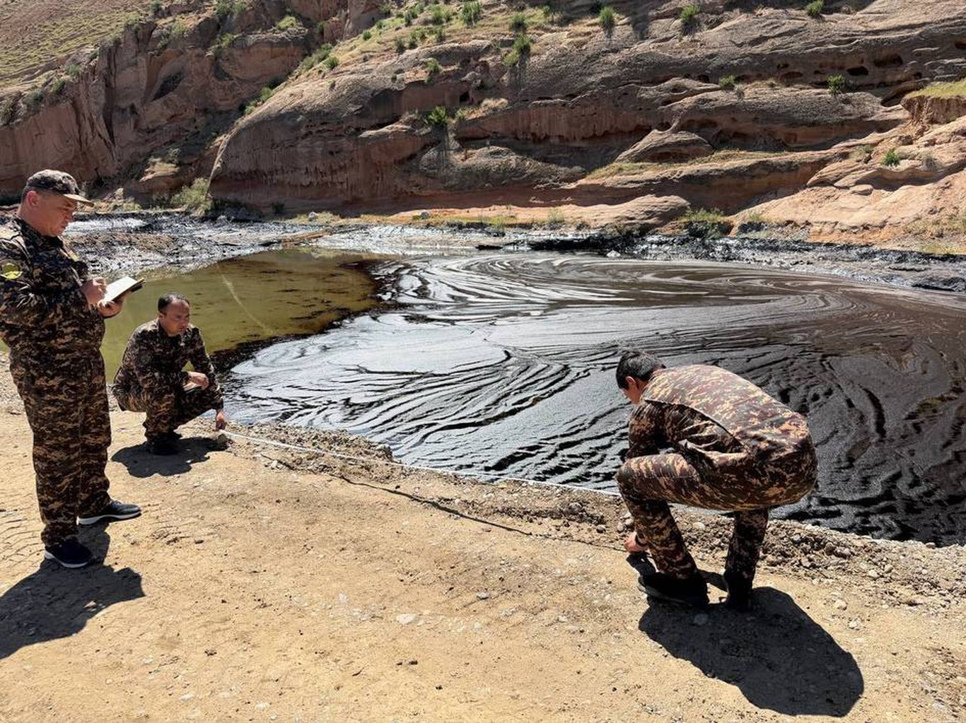 Бойсунда дарёга нефтнинг оқиб кетгани табиатга 8,5 миллиард сўмдан ортиқ зарар етказди