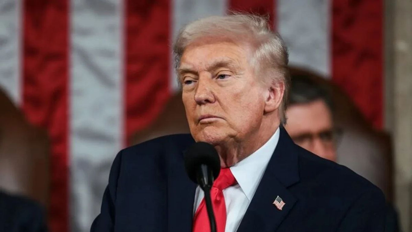 Трамп Эронни “раҳм-шафқат сўрашга” чақирди