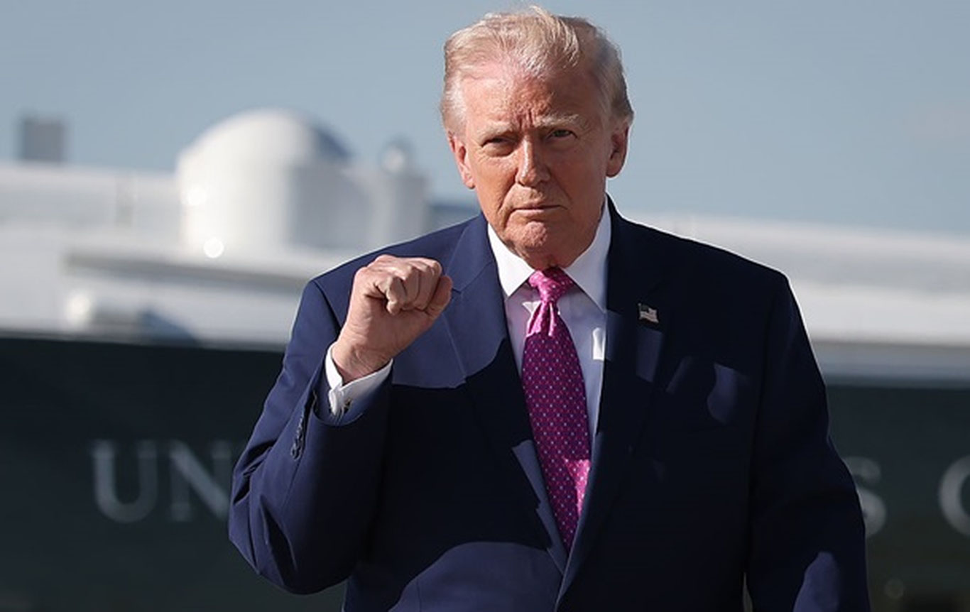 Трамп Ҳормуз бўғозида қолиб кетган кемаларни чиқариш бўйича операция эълон қилди