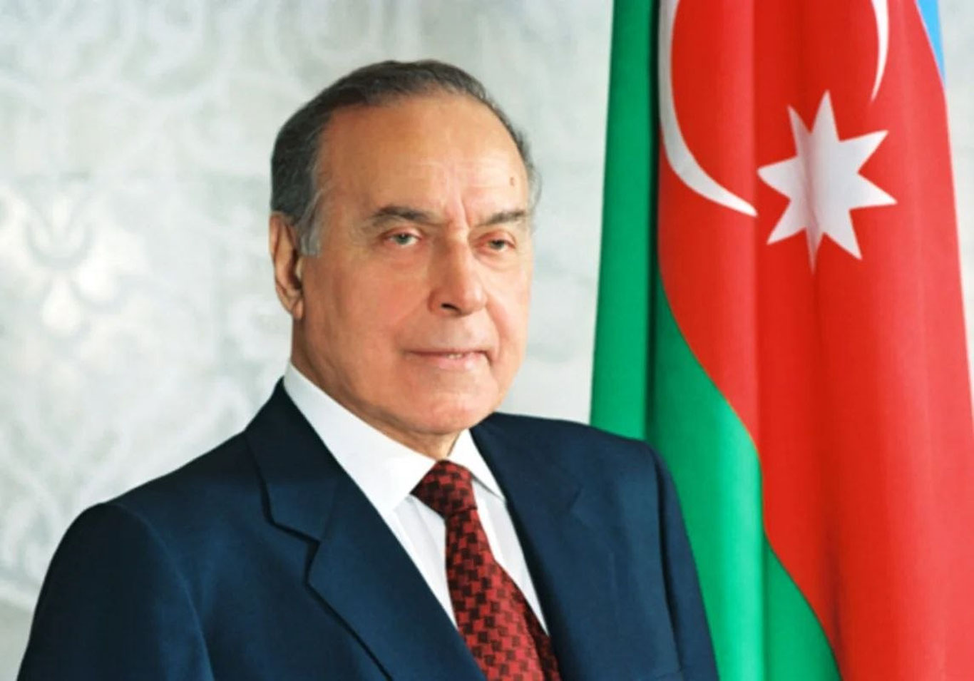 Ҳайдар Алиев белгилаб берган йўл
