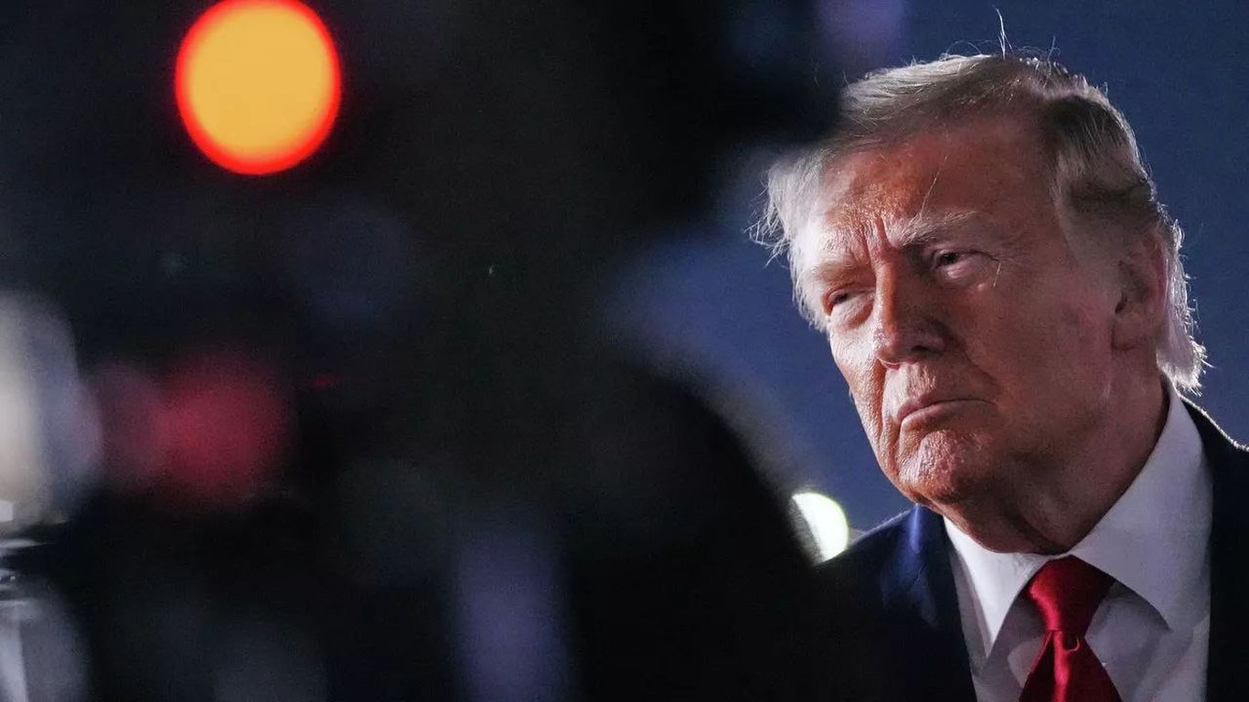 Эрон музокараларни чўзаётгани учун бунинг нархини тўлайди — Трамп