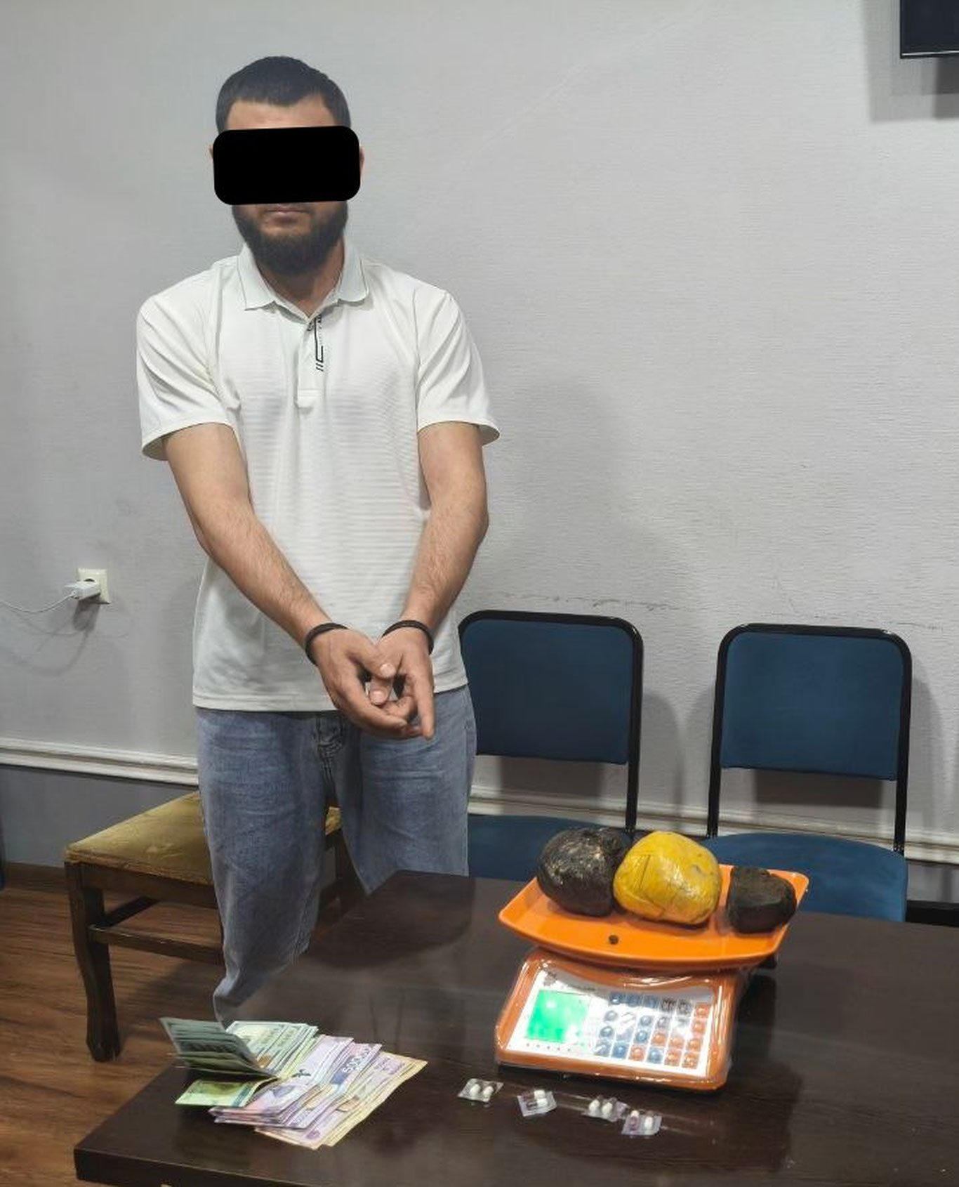 Наманганда 1 килограммдан ортиқ гашиш олиб кетаётган шахс қўлга олинди