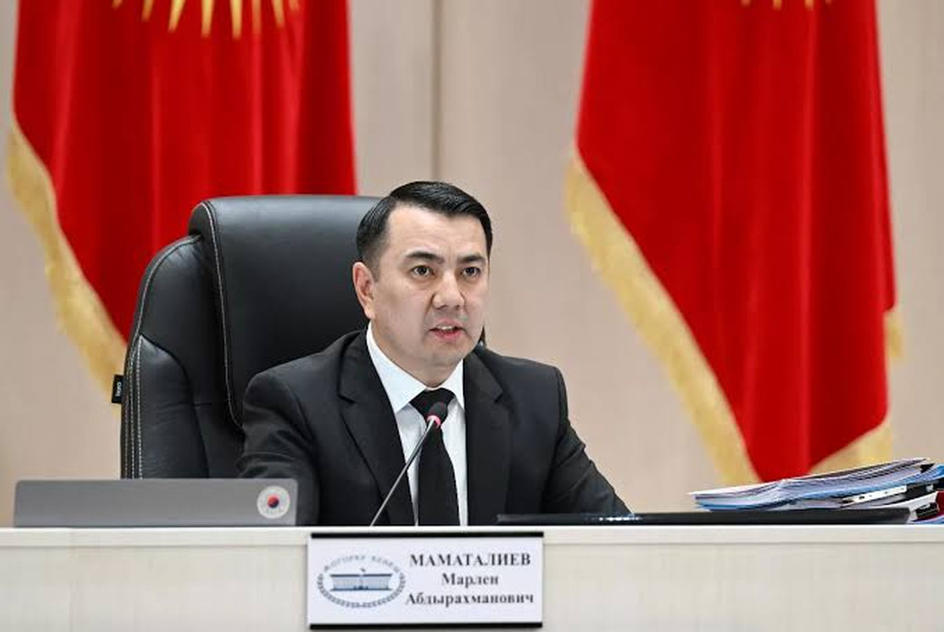 Қирғизистон парламенти спикери Ташиевни “шоқол” деб атади